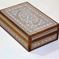 Organisateur de bijoux en bois avec incrustation d'os, design personnalisé, motif floral artisanal, rangement décoratif haut de gamme, modèle d'emballage sécurisé