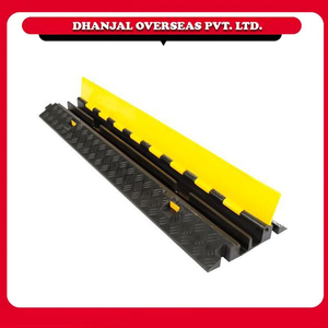 2024 Top vente 2 canaux en caoutchouc Construction trafic câble protecteur noir Base jaune couvercle extérieur câble rampe pour les ralentisseurs - Product Image 2