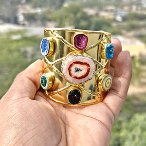 Bracelet large en métal massif plaqué or 18 carats, bijoux de mode de luxe, bijoux bohèmes, bracelet ouvert, pierres précieuses naturelles multicolores - Product Image 5