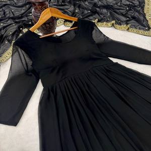 Conjunto de Pantalón, Vestido y Dupatta de Georgette VASTRA COTTAGE para Mujer, Bordado con Lentejuelas, Largo Completo, Diseño Étnico para Fiestas - Product Image 5