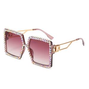 ATTIRANT L'ATTENTION ; magnifiques lunettes de soleil qui s'adaptent parfaitement aux tenues western, streetwear et de soirée fusion - Product Image 5
