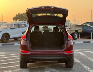 Nuevas llegadas para el mercado global: Hyundai Tucson Limited 2017, 2.0L V4, techo panorámico, tracción total 4x4, cámara trasera, asientos de cuero - Product Image 3