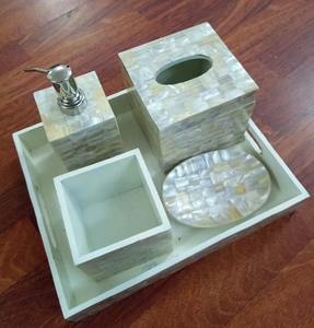 Ensemble d'accessoires de salle de bain classiques écologiques en nacre de luxe TIMELESS CRAFT, plateau, boîte, vase, distributeur pour salle de bain - Product Image 1