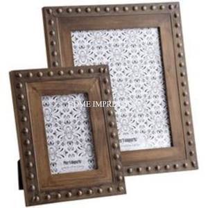 Cadre photo en bois artisanal unique avec un design texturé, parfait pour encadrer des souvenirs dans un cadre rustique ou vintage d'Inde - Product Image 1