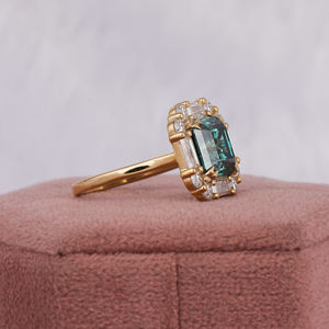 แหวนหมั้นผู้หญิงเงินแท้ 925 ชุบทอง ประดับเพชรแล็บโกรว์ทรง Asscher ล้อมเพชรแบบ Halo ได้รับการรับรองจาก IGI ขนาด 3.00-3.50 มม. - Product Image 2