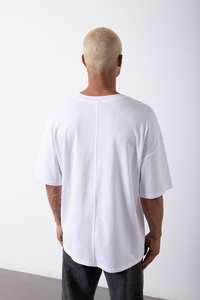 Camiseta básica para hombre con hombros caídos 2025, dobladillo curvo de gran tamaño, color personalizado, alta calidad, % 100 algodón, ropa de calle informal OEM - Product Image 4