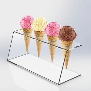 Elegante soporte de cono de acero inoxidable en acabado plateado pulido perfecto para exhibir conos de helado - Product Image 5