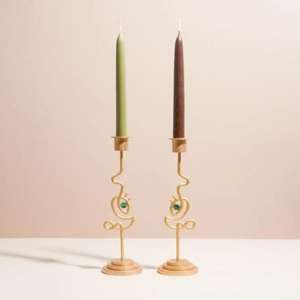 Portavelas de latón acabado a mano con ricos detalles decorativos y un lujoso acabado dorado bruñido para un atractivo clásico - Product Image 3