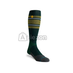 Chaussettes décontractées personnalisables pour hommes avec logo de haute qualité, couleur personnalisée, conception à coupe régulière à vendre - Product Image 3