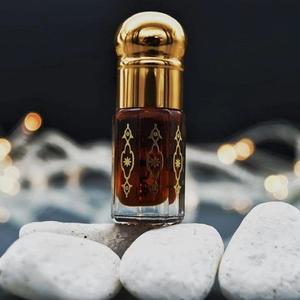 Pure Oud Wood Oil: Prix de gros pour les huiles essentielles de haute qualité - Product Image 1