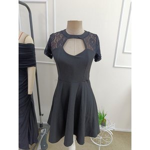 Robe courte en crêpe scintillant à manches courtes, col rond, détail col en V, 36110 - Noir - Product Image 4