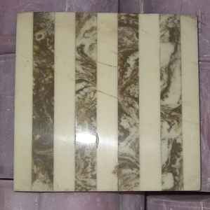 Sous-verres de luxe faits à la main en résine et en bois de la meilleure qualité avec support avec forme carrée de couleur personnalisée pour décoration de table - Product Image 2