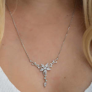 Pendentif Fleur en Or 14 carats Plaqué Rhodium avec Diamant Zircon pour Cadeau de Mariage - Nouvelle Tendance : Couronne en Or Rose et Perle pour Cadeau de Mariage - Product Image 1