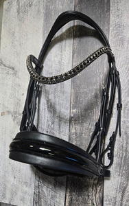 Bridon MEWATI Hunter avec rênes, brun, taille complète, bridon anglais avec des surpiqûres blanches fantaisie et des accessoires durables, élégant - Product Image 3