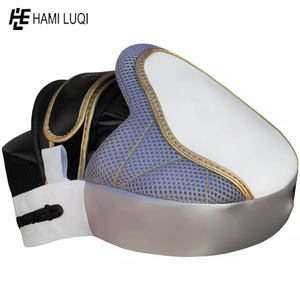 Almohadillas de enfoque de boxeo de cuero PU hechas a mano con correas ajustables Equipo de entrenamiento absorbente de golpes y guantes de perforación - Product Image 3