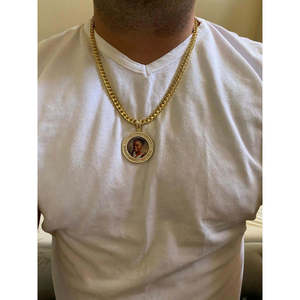 Pendentif personnalisé avec photo en moissanite baguette SHREYA DIAM - Plaqué or, argent 925, style hip-hop, taille moyenne - Product Image 5