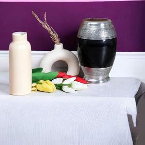 Exquisita urna decorativa de metal para cenizas Material de alta calidad para una durabilidad duradera Diseño elegante y elegante - Product Image 4