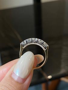 Anillo de banda de media eternidad corte redondo moissanita blanca oro plata pavé festoneado joyería de boda para mujer OEM - Product Image 6