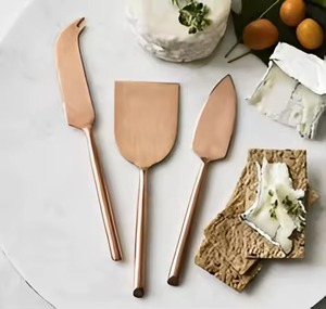 Ensemble de couteaux à fromage en acier inoxydable 3pc Classic Touch fabriqués à la main avec manche en bois pour servir le petit déjeuner au fromage - Product Image 2