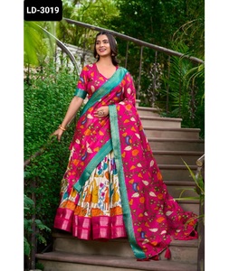 ชุดแต่งงานผ้าไหมโดลาที่สวยที่สุดสำหรับผู้หญิงพิมพ์ลายกาลัมคาริพร้อมชุดกระโปรงผ้า zari ที่มีขอบ lehenga choli - Product Image 1