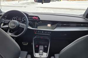 Sedán Compacto Usado de Alto Rendimiento 2022, Modelo Deportivo Turboalimentado con Interior Premium y Capacidad AWD - Product Image 2