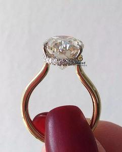 Anillo de Compromiso de Plata de Ley 925 con Moissanita de Corte Ovalado de 7 Quilates, Engaste de Halo Oculto, Estilo Moderno y Lujoso, Sin Color, para Mujer - Product Image 4