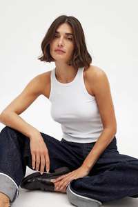 Camiseta sin mangas de punto de algodón personalizada al por mayor, camiseta sin mangas básica informal sin mangas con cuello redondo, camisetas sin mangas de punto acanalado blanco para mujer - Product Image 4