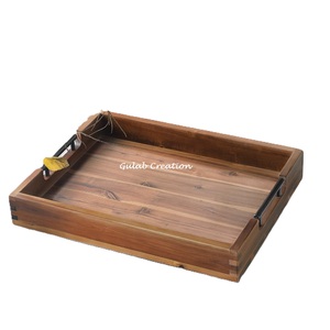 ถาดเสิร์ฟอเนกประสงค์ทำมือจากไม้กระถินณรงค์ พร้อมหูจับโลหะสีดำ ทนทาน ดีไซน์เรียบง่ายสไตล์บ้านไร่สมัยใหม่ - Product Image 1