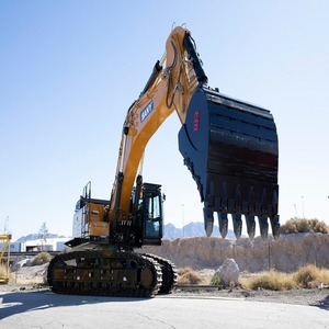 Excavadora de orugas de goma JCB con motor de 80 kW de potencia, alta capacidad de excavación y cargador frontal. - Product Image 1