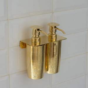 Dispensador de jabón de metal resistente, construcción de acero sólido, bomba recargable para uso diario en el baño - Product Image 2