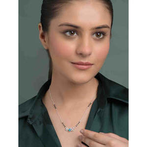 Compre un Mangalsutra de Plata Pura con Baño de Oro, Cadena de Perlas y Diamantes, Estilo Étnico Religioso, Regalo Perfecto para su Esposa - Product Image 4