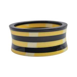 Brazaletes de resina modernos facetados etéreos de Uttar - Product Image 6