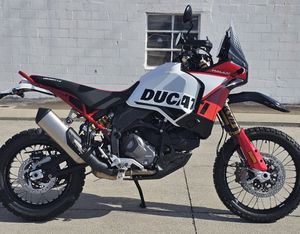 Meilleures ventes pour 2025 Ducati DesertX Rally Base Adventurer, moto pour adultes - Product Image 2