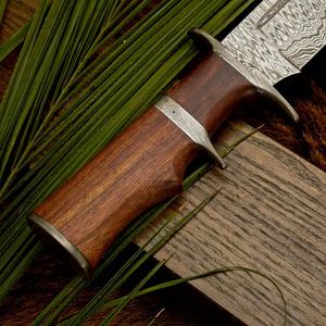 Couteau de chasse et de camping Bowie en acier Damas fait main, lame pleine, manche en bois, étui en cuir, logo OEM, garantie de 3 ans - Product Image 4
