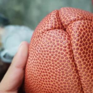 Pelota de rugby hecha en cuero al mejor precio al por mayor nuevo logotipo personalizado impreso pelota de rugby de color sólido - Product Image 2