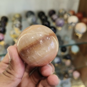 Sphère de grenat de calcite orange en aragonite rose péruvienne naturelle polie, pierre précieuse brune à bandes rares des caraïbes du Pérou - Product Image 2