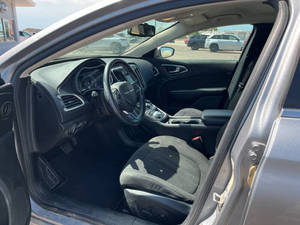 รถยนต์มือสองคุณภาพดีราคาประหยัด ปี 2015 คริสเลอร์ 200 แอล พวงมาลัยซ้าย - Product Image 2