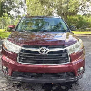 SUV d'occasion haut de gamme Toyota Highlander XLE V6 AWD 2016 avec sièges en cuir et caméra de recul, conduite à gauche - Product Image 1