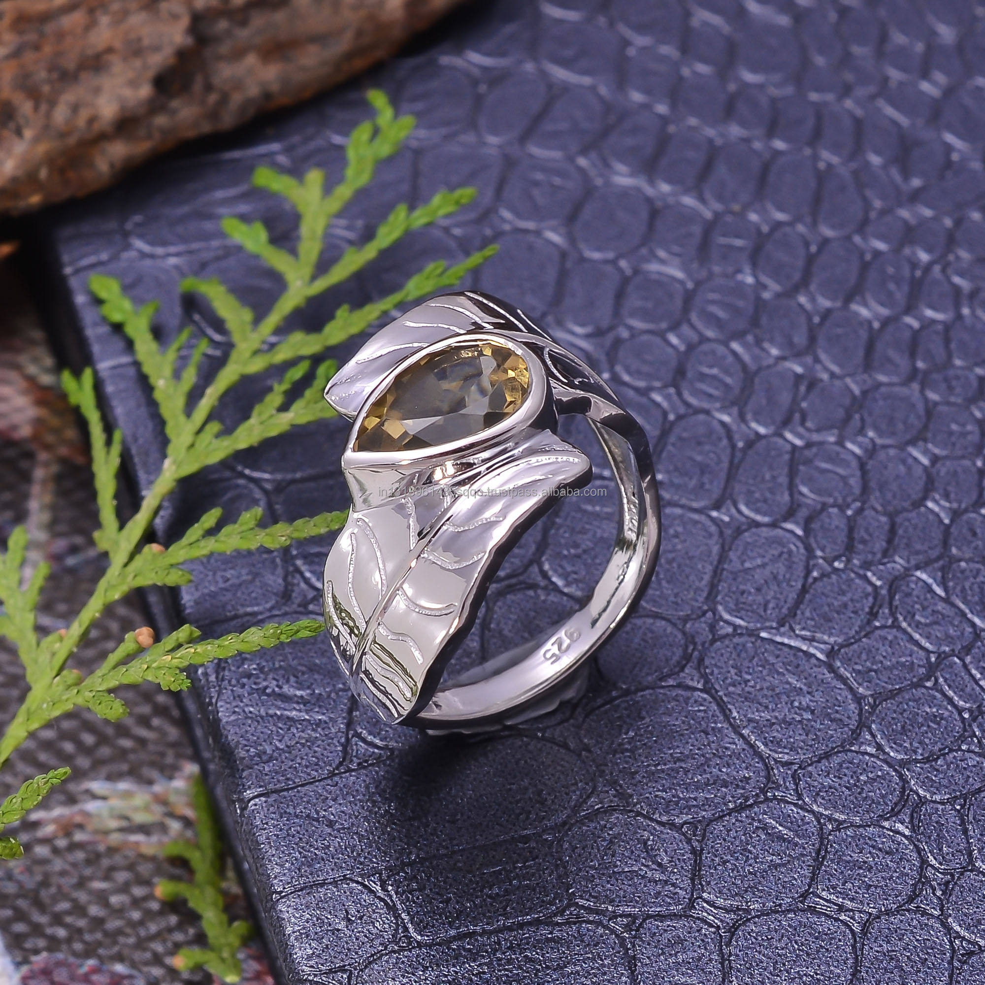 สีเหลือง