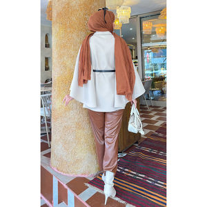 Poncho beige de cachemira con cinturón desmontable de lana y detalles de botones - Product Image 5
