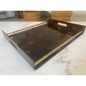 Plateau en corne de qualité supérieure avec poignées en métal doré pour une présentation gracieuse des aliments, parfait pour les fêtes de maisons élégantes et les événements festifs - Product Image 6