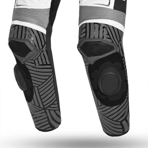 Combinaison de moto en cuir universelle avec protection certifiée CE et coupe pré-incurvée - Product Image 4