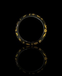 กำไลข้อมือโลหะแข็งคุณภาพสูง กันน้ำ แบบกำหนดเองได้ สำหรับผู้ชาย - Product Image 4