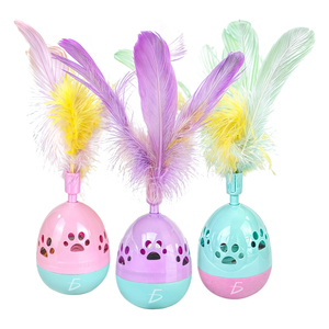 Giocattolo per Gatti Moderno ed Ecologico a Forma di Uovo in Plastica con Piume, Bastoncino Interattivo alla Moda per Gatti, Confezionato in Scatola - Product Image 1