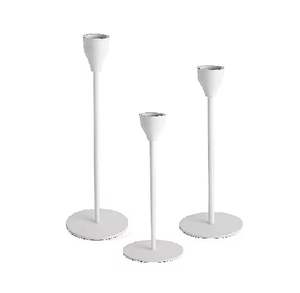 Bougeoir conique en métal de décoration de table lavage blanc pour la maison et l'éclairage de Noël chandelles décoratives - Product Image 1