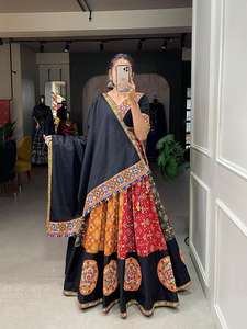 Lehenga choli ผ้าฝ้ายแท้หลากหลายชนิดใหม่พร้อมพิมพ์ลายและ gamthi ทำงาน - Product Image 5