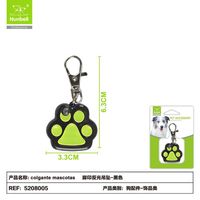 Colgante reflectante de plástico con huella de pata para mascotas, decoración de cristal, accesorio para collar de perro, venta al por mayor del fabricante