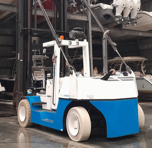 Oferta Exclusiva de Subasta para Montacargas Neumáticos W3.2 de 2014 con Capacidad de Carga de 21,375 Libras - Product Image 1