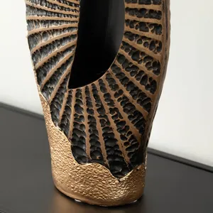 Vase à fleurs artistique côtier en fer fait à la main, finition de luxe haut de gamme, vase de table écologique pour les intérieurs modernes, Zahid Exports - Product Image 4