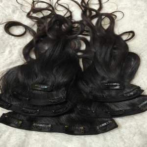 Extensions de cheveux à clip d'aspect naturel pour un volume et une longueur instantanés conçus pour une application facile et une tenue confortable toute la journée - Product Image 6